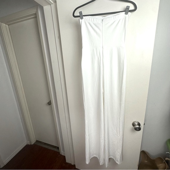 Lulu’s Edith White Strapless Stretchy Ponte Fabric Wide-Leg Sexy Jumpsuit NWOT M - Picture 7 of 16